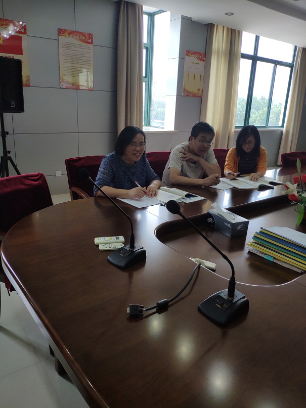 临湖一中政治组集体备课