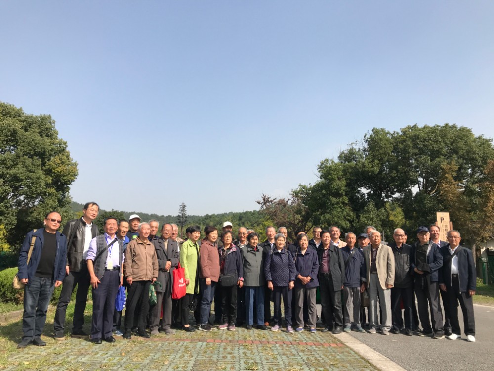 浓浓关爱;情满重阳 —苏州吴中区临湖第一中学工会关心退休教职工侧记