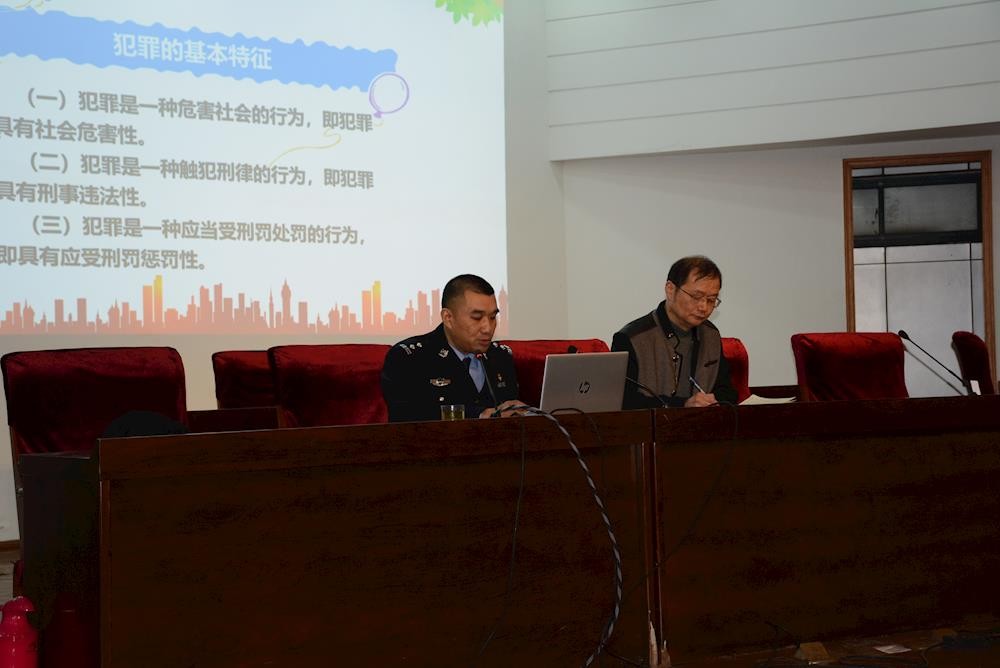 增强法制意识 创建和谐校园——临湖一中举办法制专题讲座