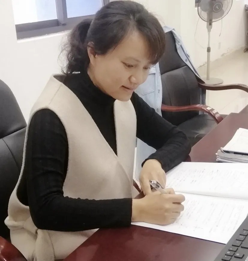 【情“渡”桃李】园丁心坎春意暖 桃李枝头蓓蕾红 ——记临湖第一中学区优秀班主任龚丽萍老师