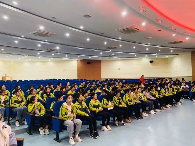 超越自我、圆梦六月——临湖一中冲刺中考动员大会