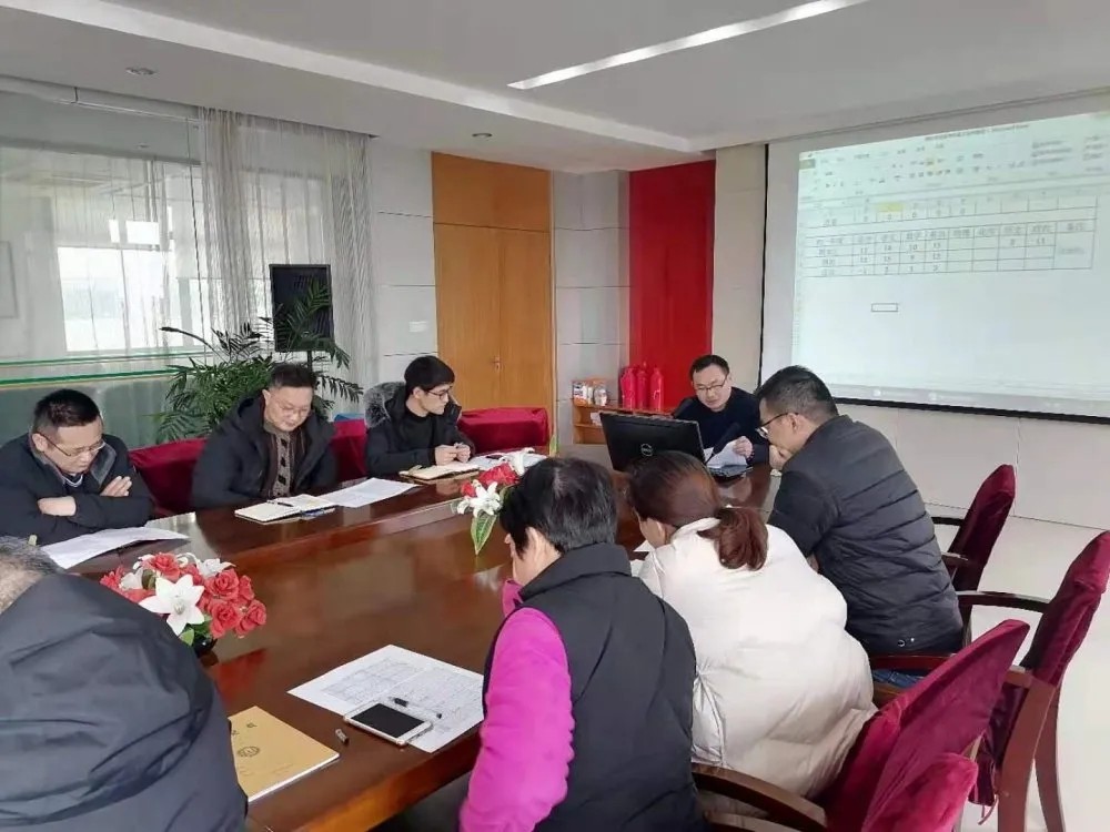 分析总结促提升、交流研讨助成长 ——临湖第一中学分年级教学研讨活动