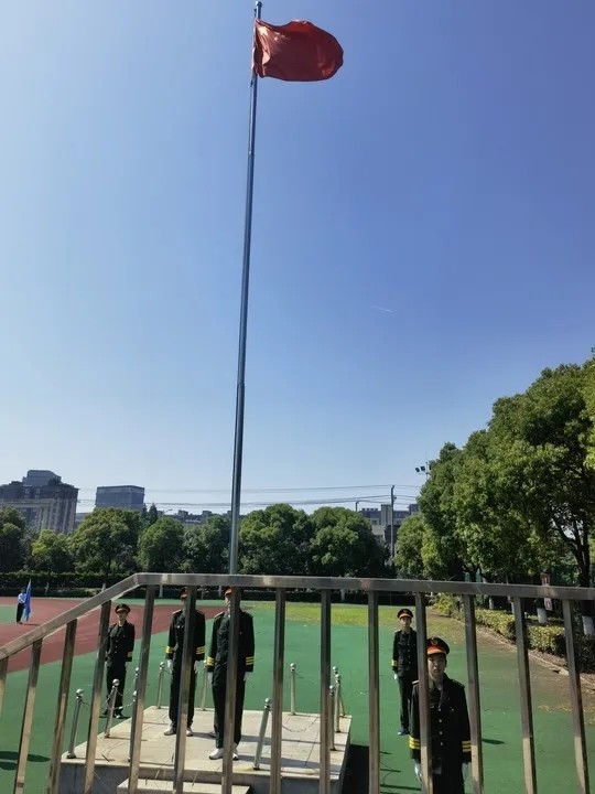 法驻我心 与法同行——临湖第一中学国旗下讲话